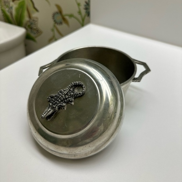 The King’s Pewter Box with Alligator on Top - Picture 1 of 6